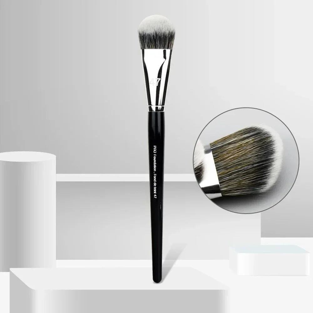 Professional Foundation Brush – Flawless Finish