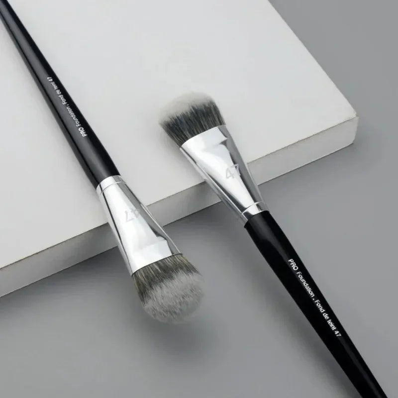 Professional Foundation Brush – Flawless Finish