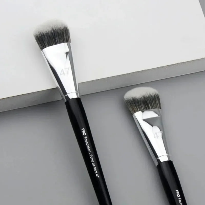 Professional Foundation Brush – Flawless Finish