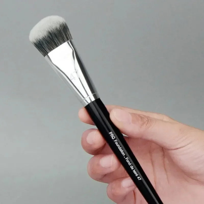 Professional Foundation Brush – Flawless Finish