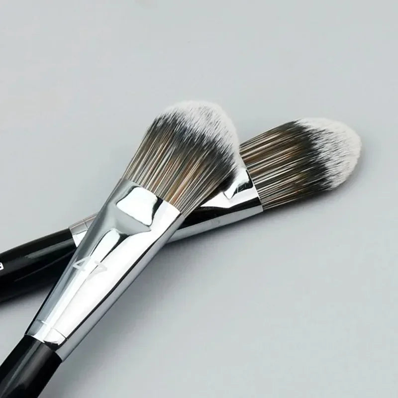 Professional Foundation Brush – Flawless Finish